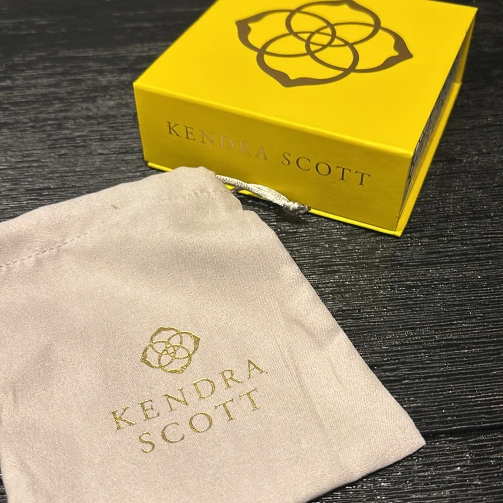 Kendra Scott Gold Necklace with Subtle Accents - Picture 4 of 4